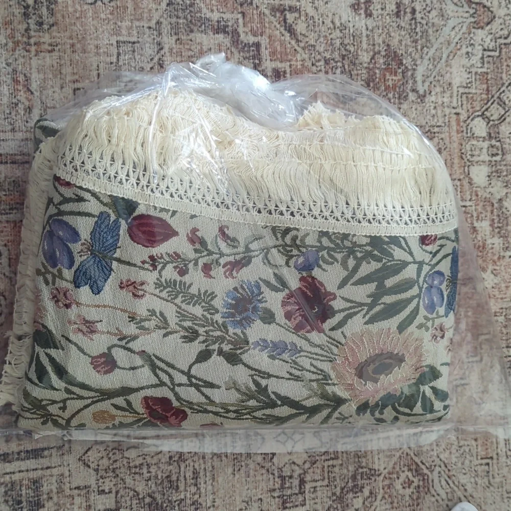SUTAVIA French Floral Tablecloth Hand-Made Cotton Fabric with Lace Vintage Berry